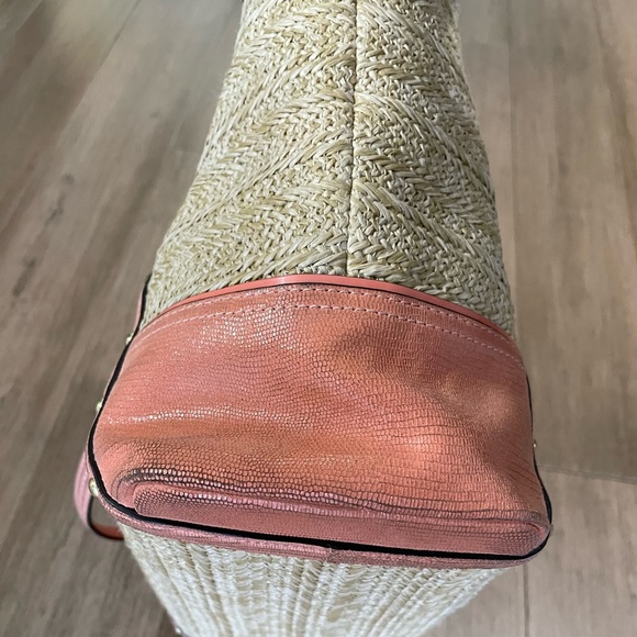 Coach straw and peach leather shoulder bag - Picture 4 of 10